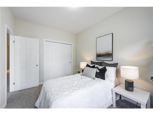 99 Oakhampton Trail, Hamilton, ON - Indoor Photo Showing Bedroom