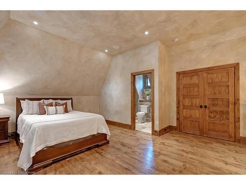 2613 Homestead Drive, Burlington, ON - Indoor Photo Showing Bedroom