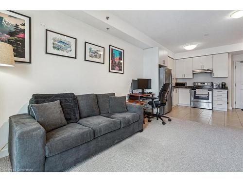 519-2486 Old Bronte Road, Oakville, ON - Indoor Photo Showing Living Room