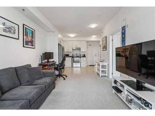 519-2486 Old Bronte Road, Oakville, ON - Indoor Photo Showing Living Room