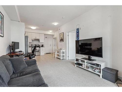 519-2486 Old Bronte Road, Oakville, ON - Indoor Photo Showing Living Room