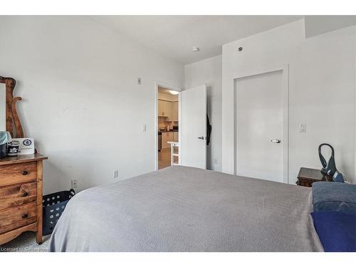 519-2486 Old Bronte Road, Oakville, ON - Indoor Photo Showing Bedroom