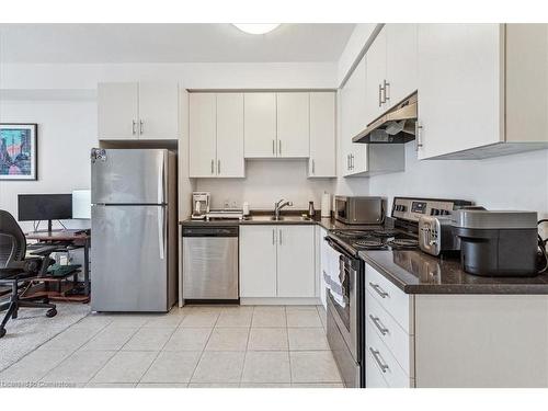 519-2486 Old Bronte Road, Oakville, ON - Indoor Photo Showing Kitchen With Double Sink