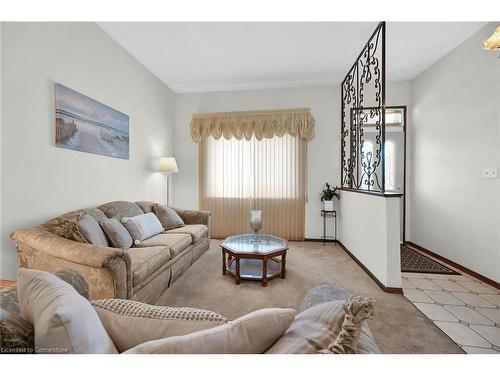 175 Victoria Avenue N, Hamilton, ON - Indoor Photo Showing Living Room