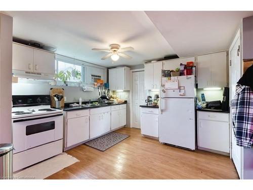 3-46 Martin Street, Thorold, ON - Indoor Photo Showing Kitchen With Double Sink