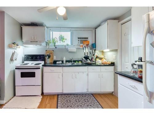 3-46 Martin Street, Thorold, ON - Indoor Photo Showing Kitchen With Double Sink