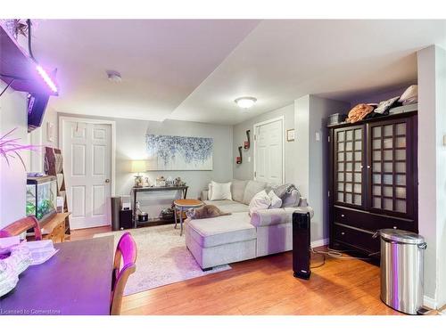 3-46 Martin Street, Thorold, ON - Indoor Photo Showing Living Room