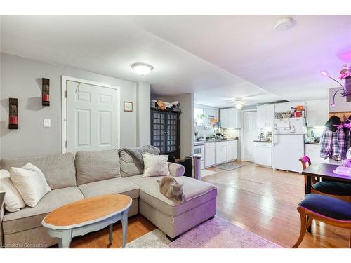 3-46 Martin Street, Thorold, ON - Indoor Photo Showing Living Room