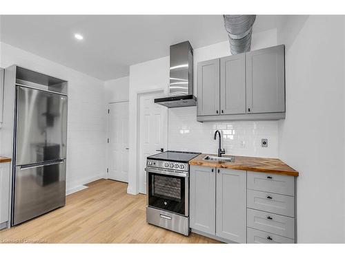 198 Dundurn Street S, Hamilton, ON - Indoor Photo Showing Kitchen