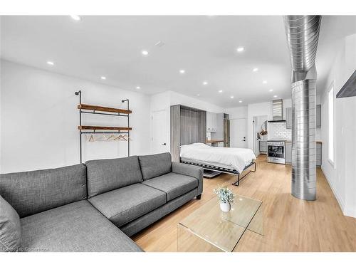 198 Dundurn Street S, Hamilton, ON - Indoor Photo Showing Living Room