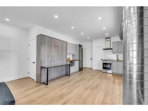 198 Dundurn Street S, Hamilton, ON - Indoor Photo Showing Kitchen