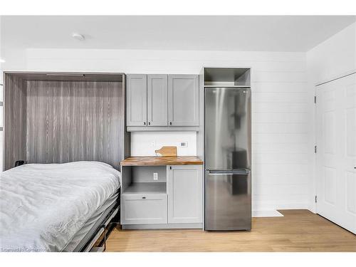 198 Dundurn Street S, Hamilton, ON - Indoor Photo Showing Bedroom