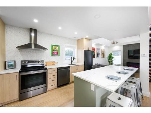 198 Dundurn Street S, Hamilton, ON - Indoor Photo Showing Kitchen