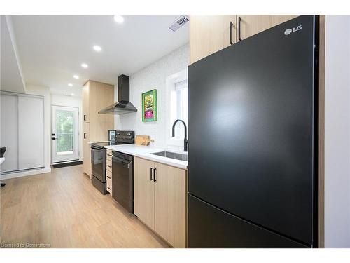 198 Dundurn Street S, Hamilton, ON - Indoor Photo Showing Kitchen