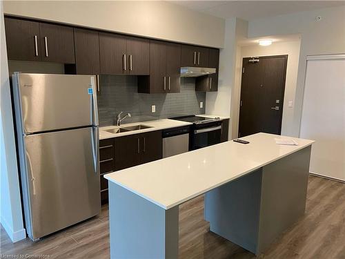 512-15 Queen Street S, Hamilton, ON - Indoor Photo Showing Kitchen With Double Sink With Upgraded Kitchen