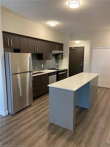 512-15 Queen Street S, Hamilton, ON - Indoor Photo Showing Kitchen