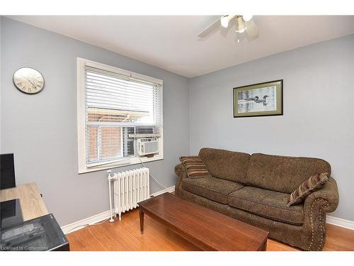 6-29 Sherman Avenue S, Hamilton, ON - Indoor Photo Showing Living Room