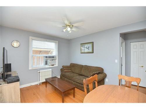 6-29 Sherman Avenue S, Hamilton, ON - Indoor Photo Showing Living Room