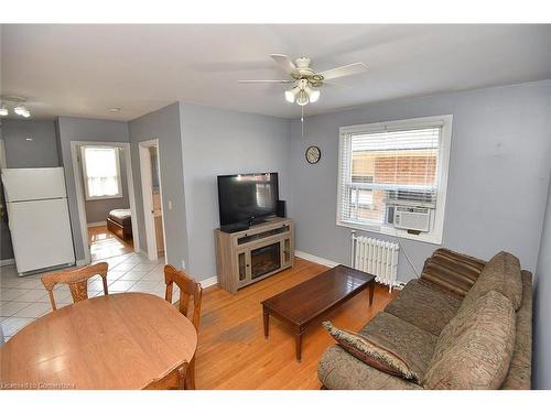 6-29 Sherman Avenue S, Hamilton, ON - Indoor Photo Showing Living Room