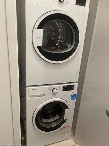 318-3900 Confederation Parkway, Mississauga, ON - Indoor Photo Showing Laundry Room