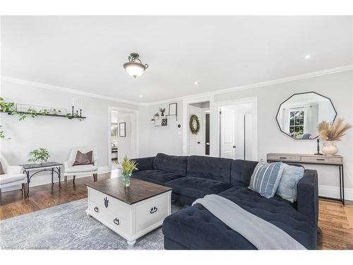 4058 Fly Road, Lincoln, ON - Indoor Photo Showing Living Room