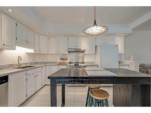 2344 Woodward Avenue, Burlington, ON - Indoor Photo Showing Kitchen With Upgraded Kitchen