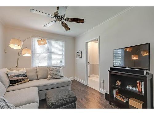 2344 Woodward Avenue, Burlington, ON - Indoor Photo Showing Living Room