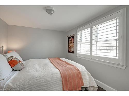 2344 Woodward Avenue, Burlington, ON - Indoor Photo Showing Bedroom