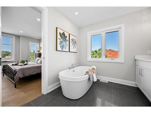 114 Colver Street W, Smithville, ON - Indoor Photo Showing Bathroom