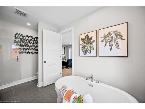 114 Colver Street W, Smithville, ON - Indoor Photo Showing Bathroom