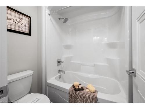 114 Colver Street W, Smithville, ON - Indoor Photo Showing Bathroom