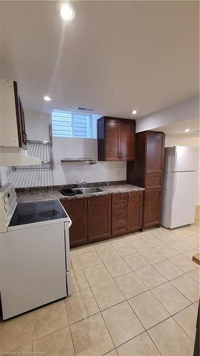 Bsmt-20 Queensdale Avenue W, Hamilton, ON - Indoor Photo Showing Laundry Room