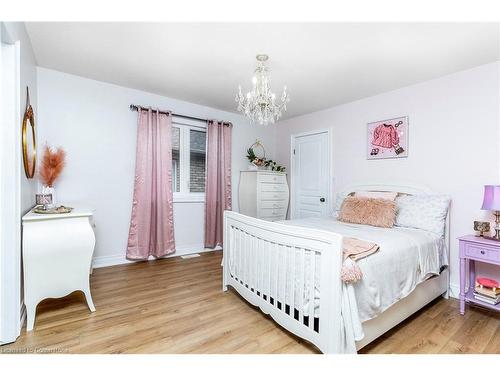 240 Cloverleaf Drive, Ancaster, ON - Indoor Photo Showing Bedroom