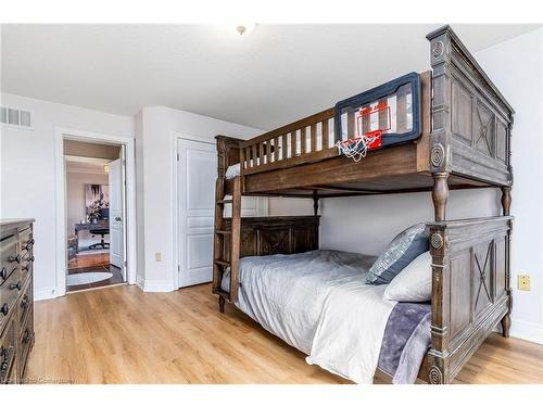 240 Cloverleaf Drive, Ancaster, ON - Indoor Photo Showing Bedroom