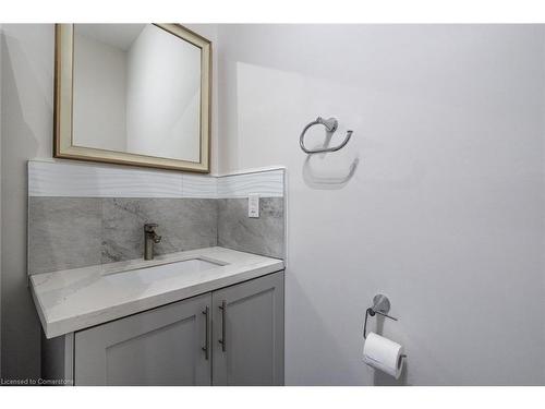 302-4 Barton Street, Hamilton, ON - Indoor Photo Showing Bathroom