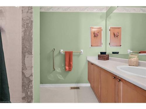 244 Silverbirch Boulevard, Mount Hope, ON - Indoor Photo Showing Bathroom