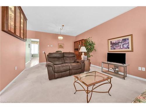 244 Silverbirch Boulevard, Mount Hope, ON - Indoor Photo Showing Living Room