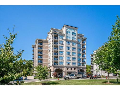 801-3000 Creekside Drive, Dundas, ON - Outdoor With Balcony With Facade