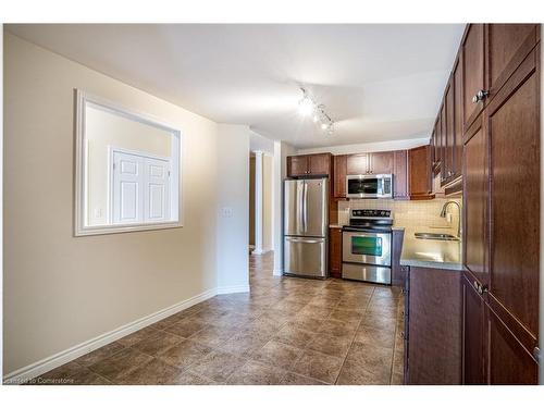 801-3000 Creekside Drive, Dundas, ON - Indoor Photo Showing Kitchen With Stainless Steel Kitchen