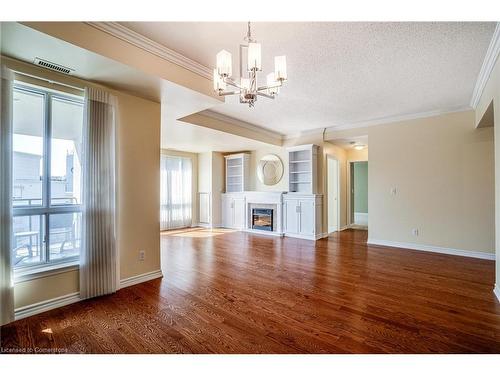 801-3000 Creekside Drive, Dundas, ON - Indoor With Fireplace