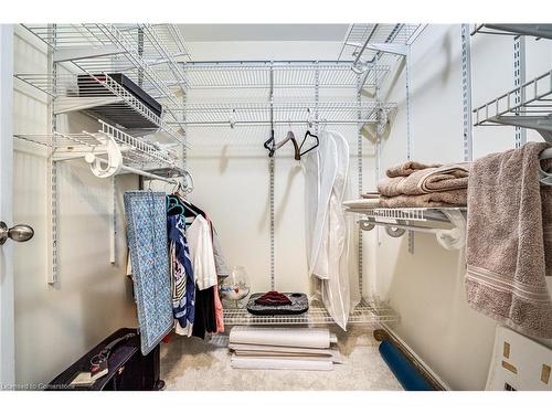 801-3000 Creekside Drive, Dundas, ON - Indoor With Storage