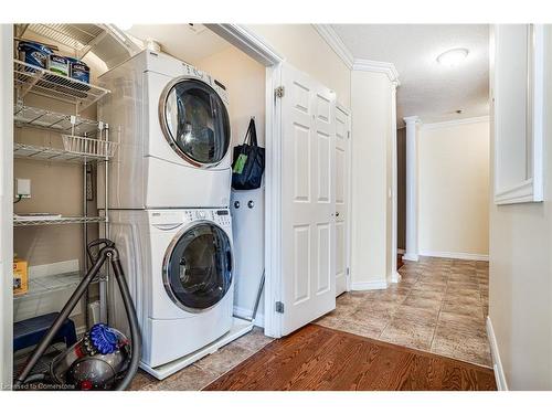 801-3000 Creekside Drive, Dundas, ON - Indoor Photo Showing Laundry Room