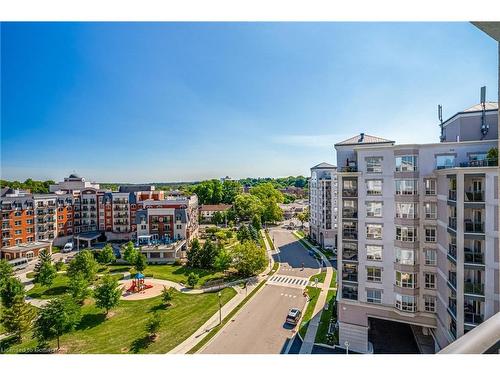 801-3000 Creekside Drive, Dundas, ON - Outdoor With View