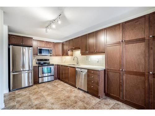 801-3000 Creekside Drive, Dundas, ON - Indoor Photo Showing Kitchen With Stainless Steel Kitchen