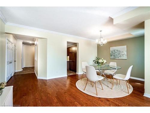 801-3000 Creekside Drive, Dundas, ON - Indoor Photo Showing Dining Room