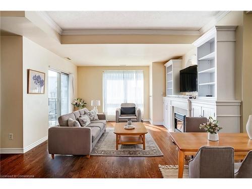 801-3000 Creekside Drive, Dundas, ON - Indoor Photo Showing Living Room With Fireplace