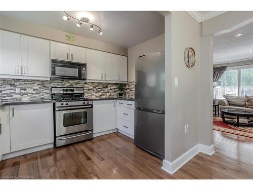 989 North Shore Boulevard W, Burlington, ON - Indoor Photo Showing Kitchen With Upgraded Kitchen