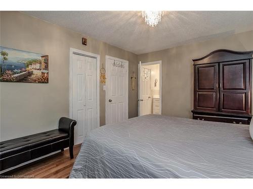 989 North Shore Boulevard W, Burlington, ON - Indoor Photo Showing Bedroom