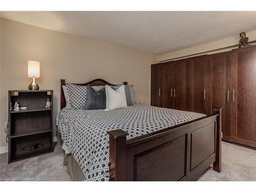 989 North Shore Boulevard W, Burlington, ON - Indoor Photo Showing Bedroom