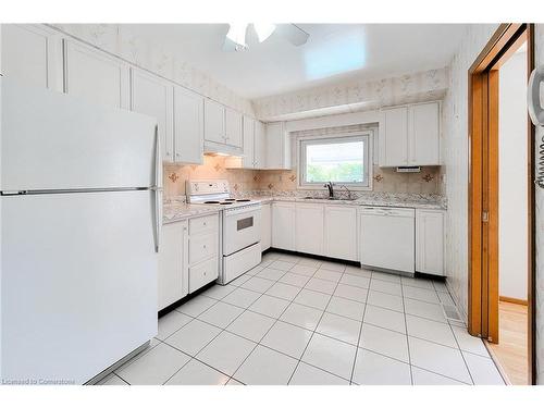 215 Montmorency Drive, Hamilton, ON - Indoor Photo Showing Kitchen